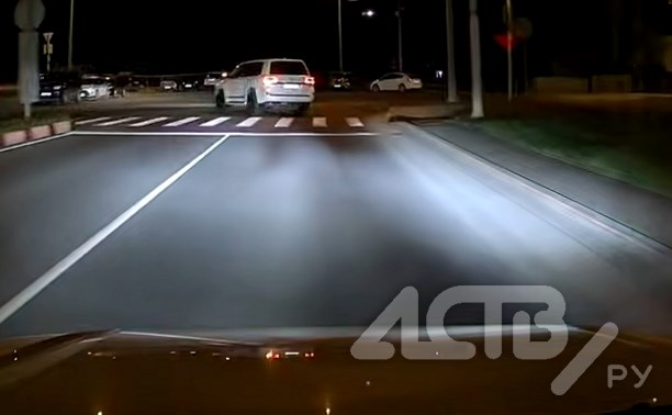 ПДД? Не, не слышал: ночная выходка автомобилиста удивила сахалинца