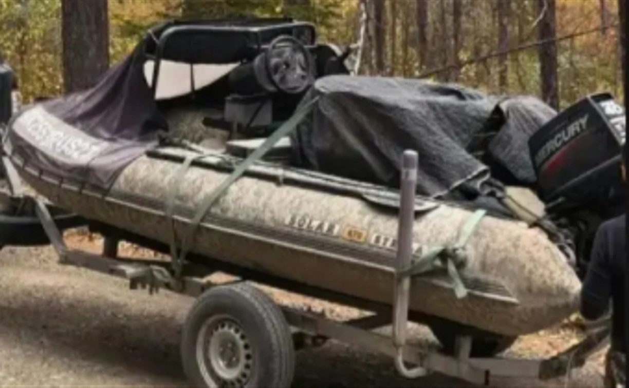 В акватории Татарского пролива пропали двое мужчин на моторной лодке