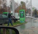 Subaru врезался в столб: жёсткое ДТП произошло на перекрёстке в Южно-Сахалинске
