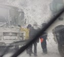 Пассажирский автобус и грузовик столкнулись на юге Сахалина