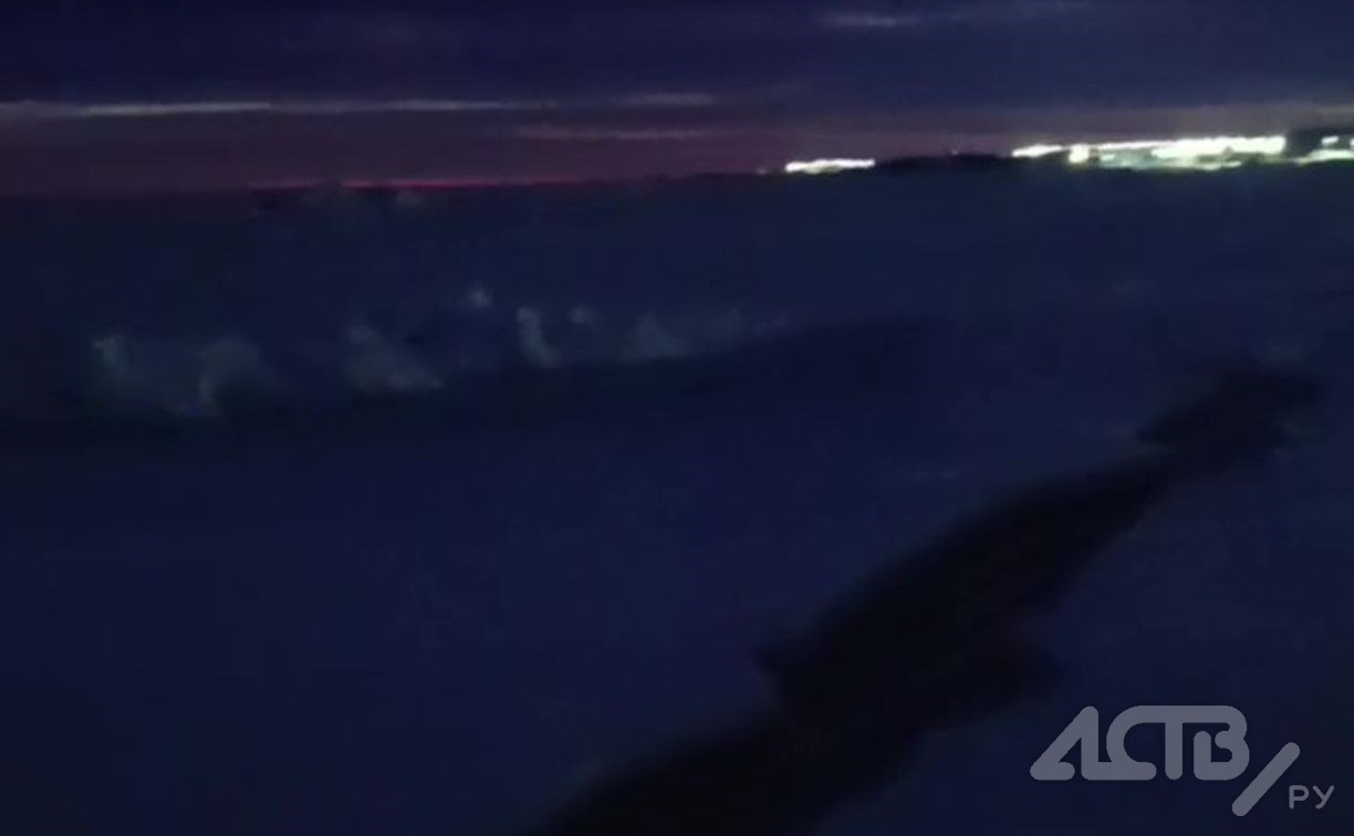 Большая трещина образовалась в припае у юго-восточного побережья Сахалина