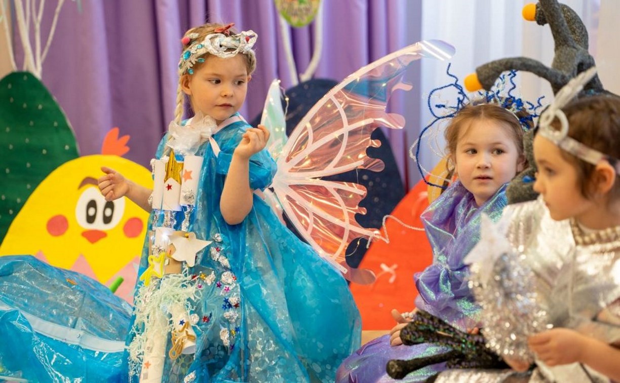 Пластиковая бутылка в высокой моде: в саду Южно-Сахалинска прошел эко-праздник