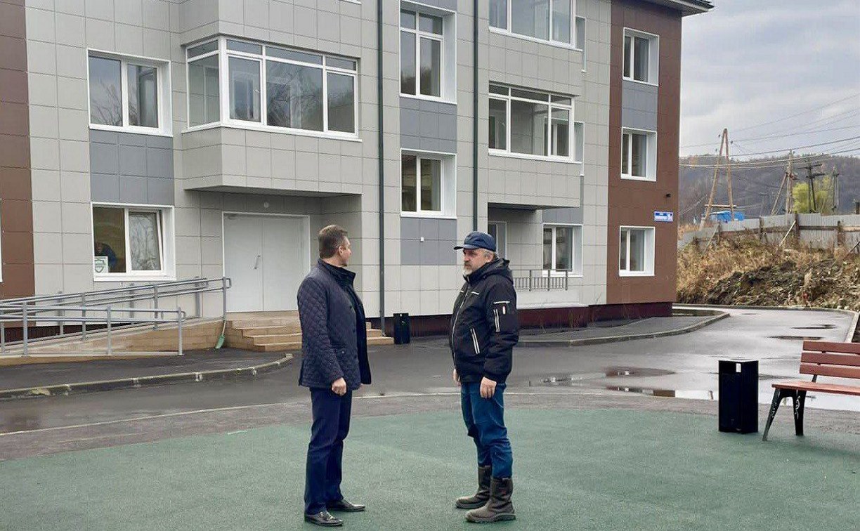 В Углегорске переселенцы из аварийного фонда лично проверят квартиры, в которые их переселят