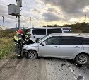 Спасатели работали на месте ДТП на холмской трассе