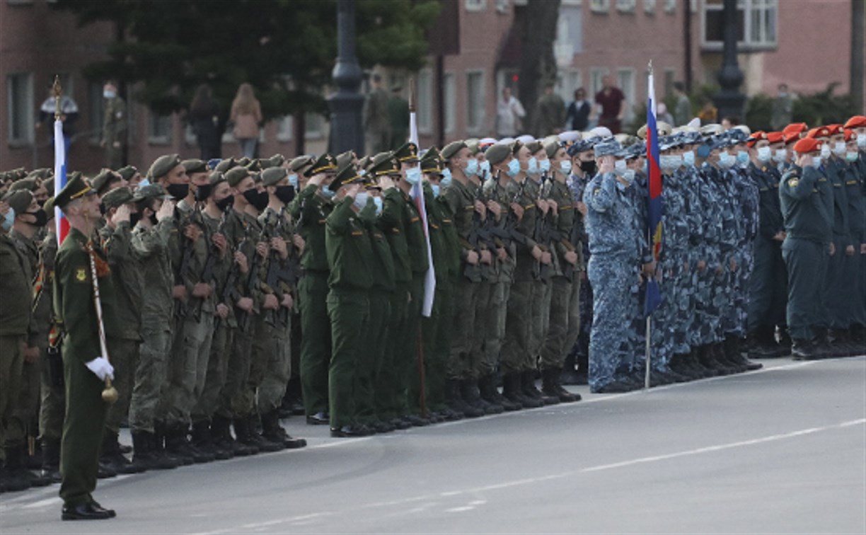Репетиции парада, посвященного Победе в Великой Отечественной войне, проходят в Южно-Сахалинске