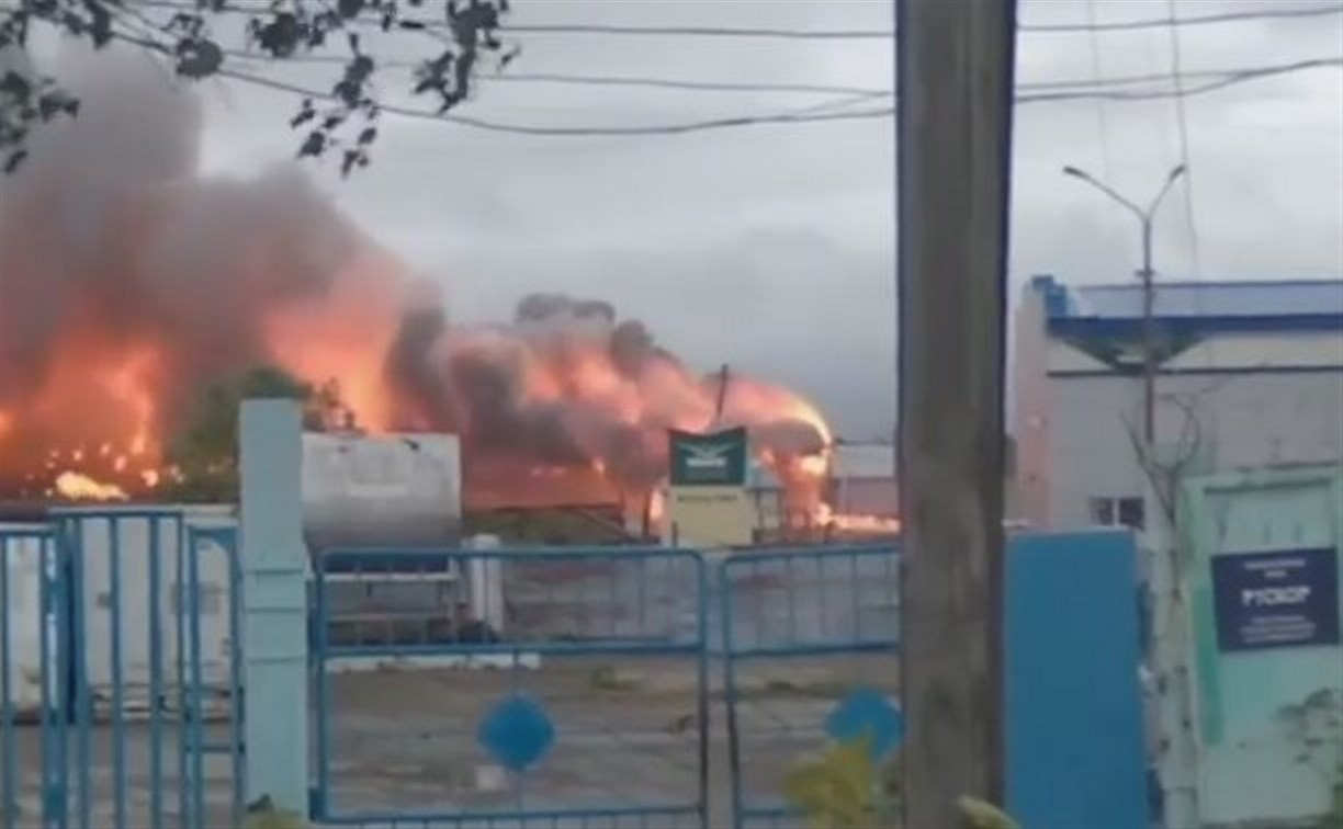 Очевидцы: в Новоалександровске пожар на территории "ВостокУаз"