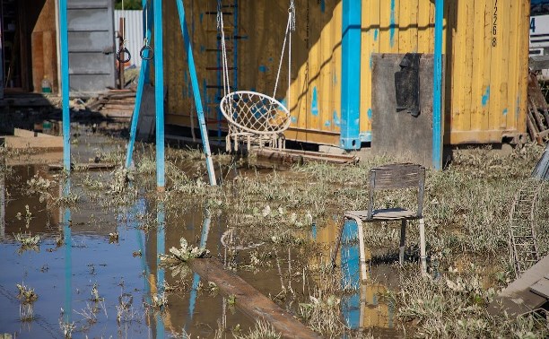 "Вокруг вода, ламинат плавал": сахалинцы получают компенсации и временное жильё после циклона