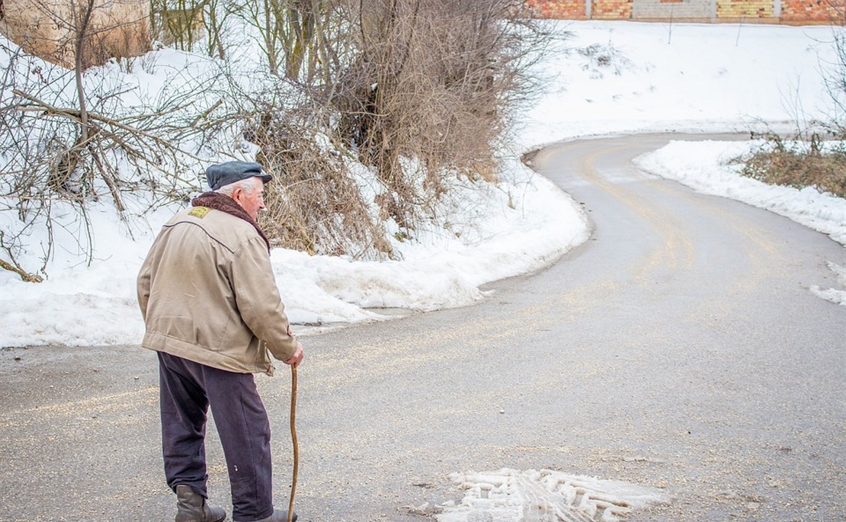 Одиноких пенсионеров хотят переселить с севера Сахалина на юг
