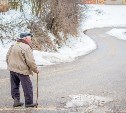Одиноких пенсионеров хотят переселить с севера Сахалина на юг