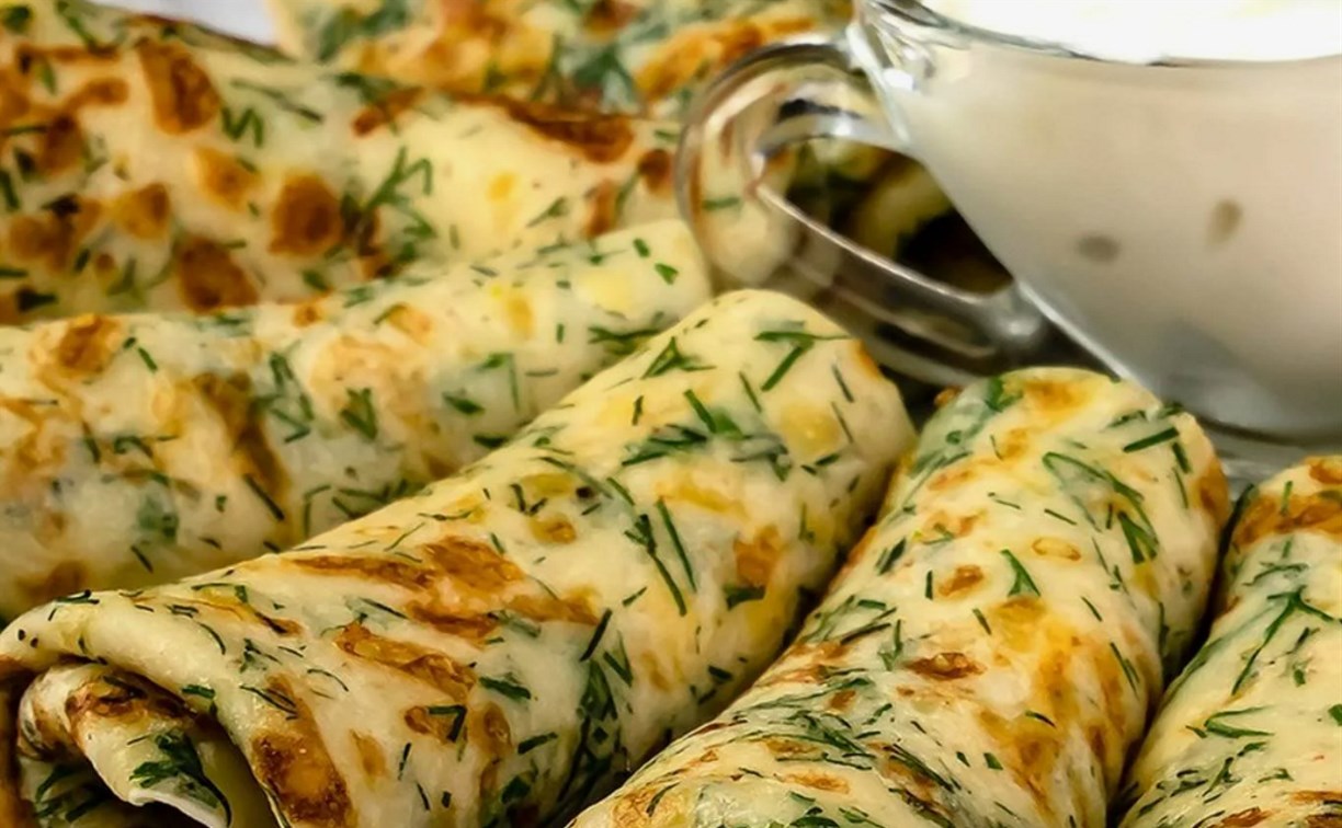 Начните день Масленицы с идеальных блинов с сыром и зеленью: простой рецепт