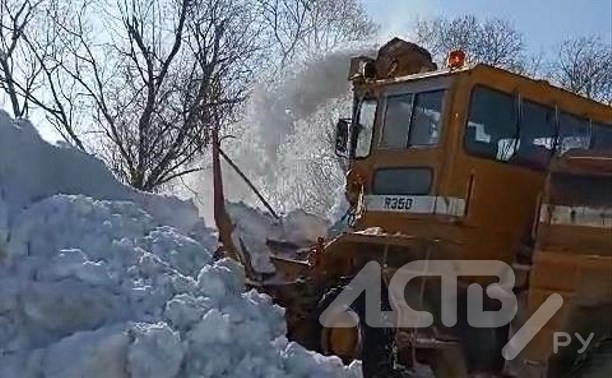 Жители Владимировки: к нам в речку везут снег с соседних улиц
