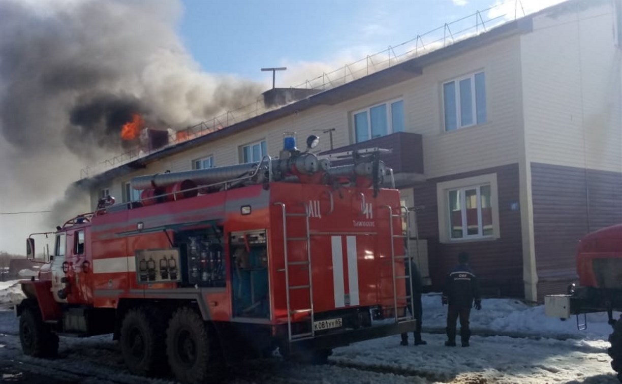 Девять детей и 15 взрослых эвакуированы при пожаре в селе Красная Тымь