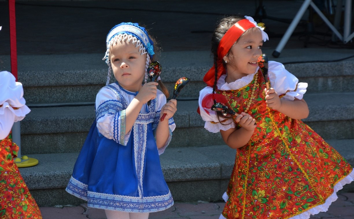 Дошкольники выступили на концерте у краеведческого музея в Южно-Сахалинске