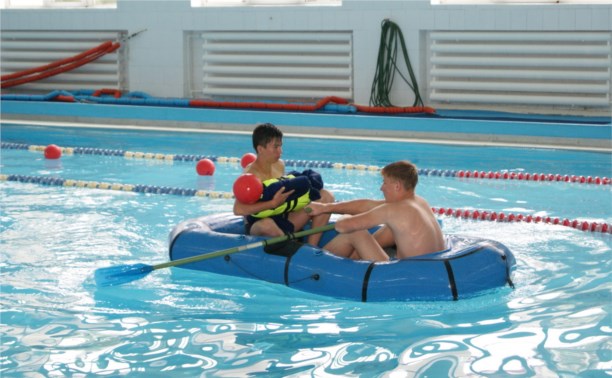 В спасении на воде соревновались сахалинские школьники В спасении на воде соревновались сахалинские школьники