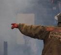 Неэксплуатируемое здание загорелось в Александровске-Сахалинском