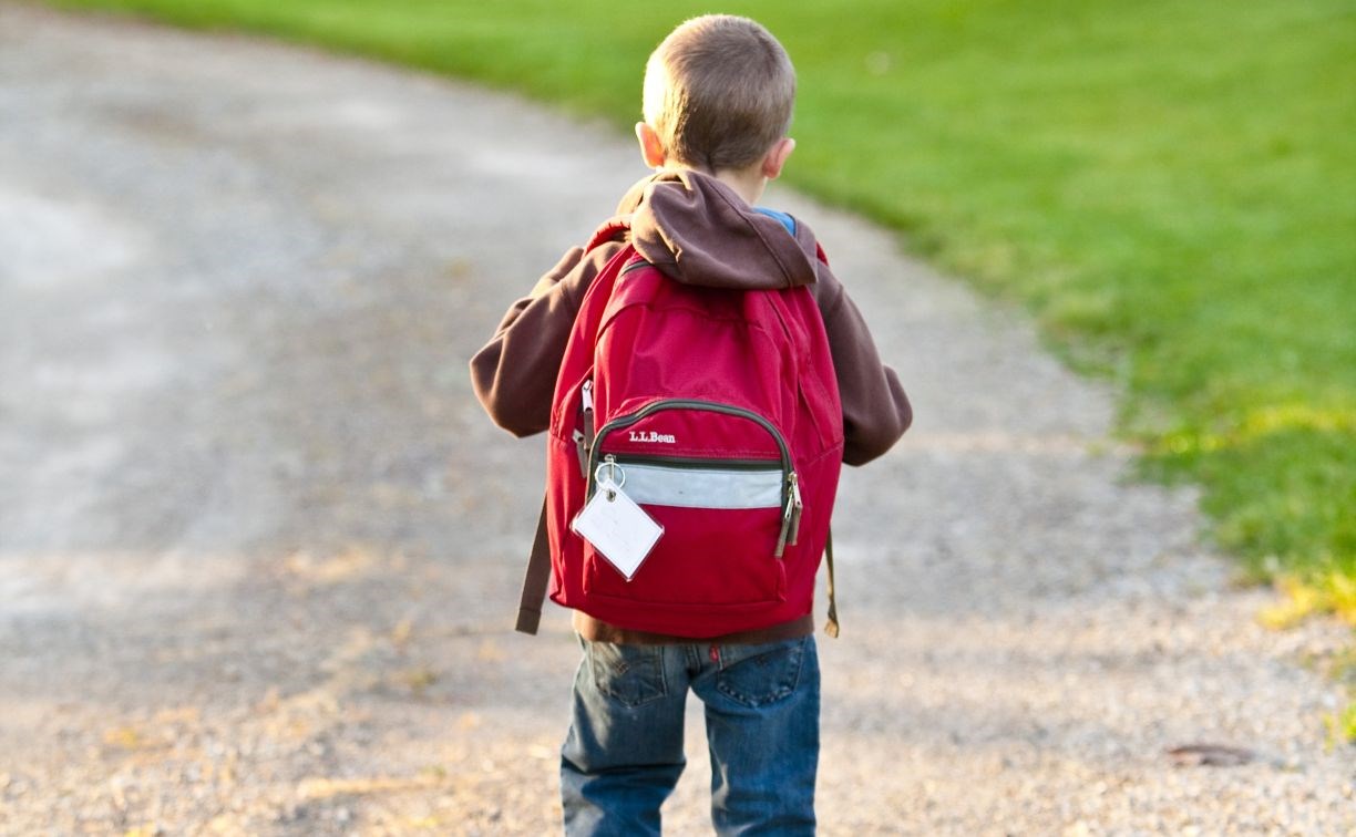 Травматолог рассказал, как выбрать безопасный рюкзак для школьника