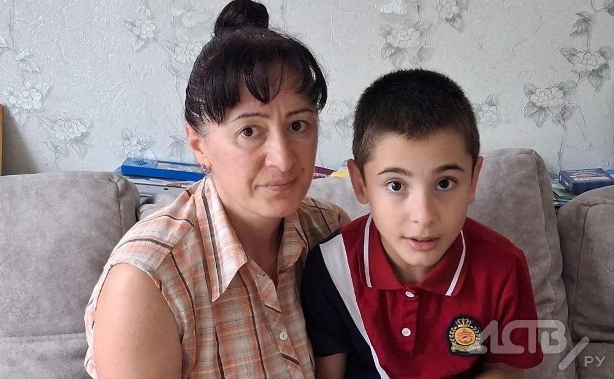 Шаг к самостоятельности: десятилетнему Ною с Сахалина нужна помощь, чтобы победить ДЦП