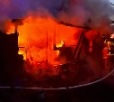 Крыша многоквартирного дома выгорела в Южно-Сахалинске