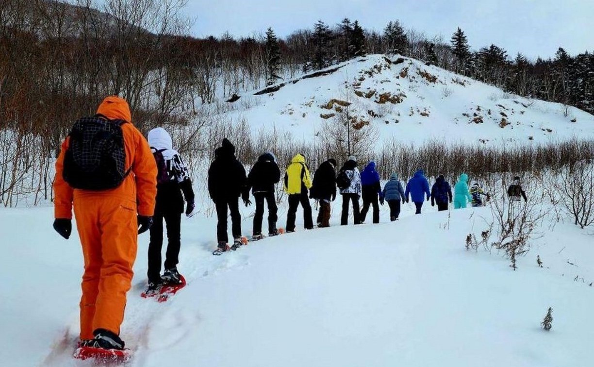 Снегоступы, рыбалка и снегоходы: названы самые популярные развлечения на Сахалине