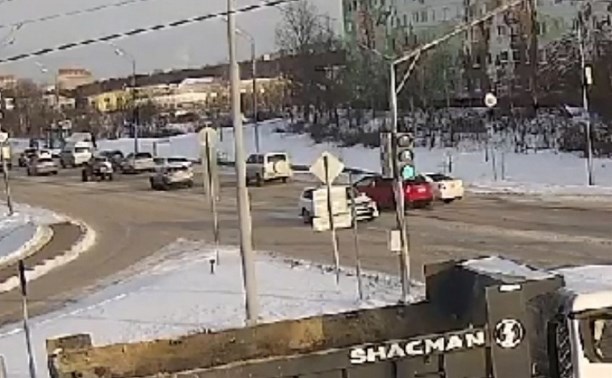 "Неудачно выехал": ещё одно ДТП на Мира - Куропатко в Южно-Сахалинске