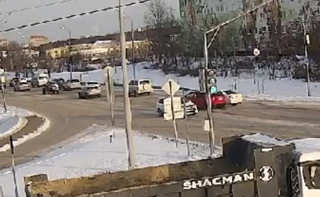  "Неудачно выехал": ещё одно ДТП на Мира - Куропатко в Южно-Сахалинске 