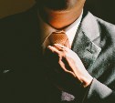 "Мешочники воскресли": в Смирных мужчина с баулом продал пенсионеркам товары с ВБ в 10 раз дороже
