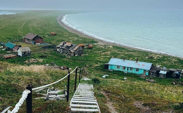 "Терпение к холоду и страху": тревел-блогер показала полуостров на Сахалине, где живут два человека