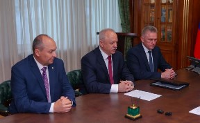 Политика и экономика