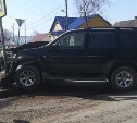 Toyota Land Cruiser Prado врезался в дорожный знак в Южно-Сахалинске