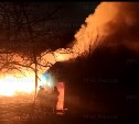 Три дачных дома охватило огнем в Невельском районе