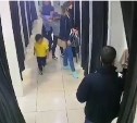 Мужчина обокрал многодетную сахалинку в раздевалке торгового центра 