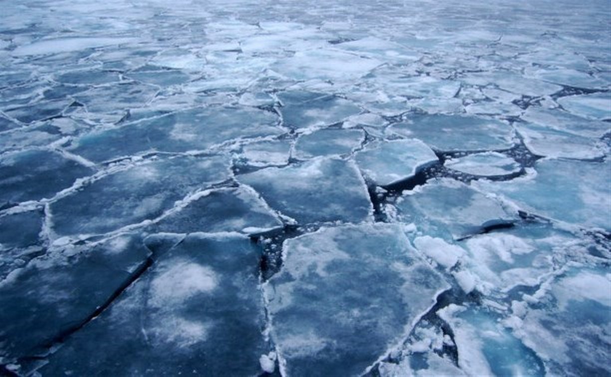 Лед в заливе Мордвинова все еще неустойчив