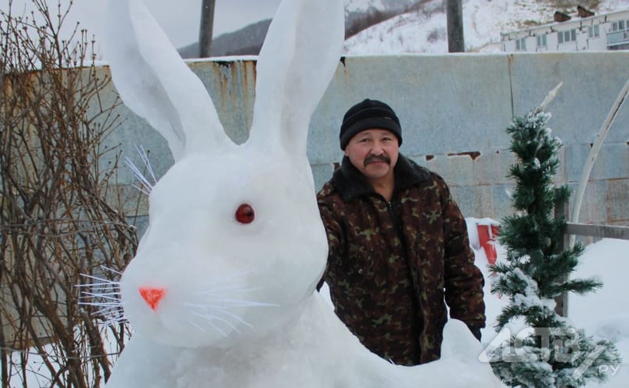Двухметровый белый кролик поселился в сахалинском селе