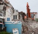 Южно-Сахалинск избавляется от брошенных построек в центре города