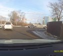 Эпичное ДТП в Южно-Сахалинске: иномарка не вписалась в поворот и подбила джип