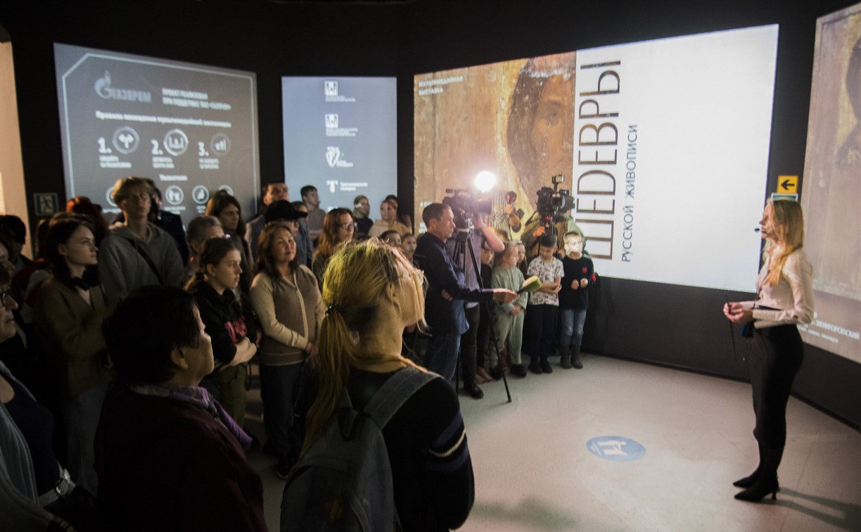 Мультимедийная выставка "Шедевры русской живописи" открылась в Южно-Сахалинске