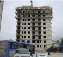 Почти полсотни мигрантов незаконно работали на возведении жилого комплекса в Южно-Сахалинске