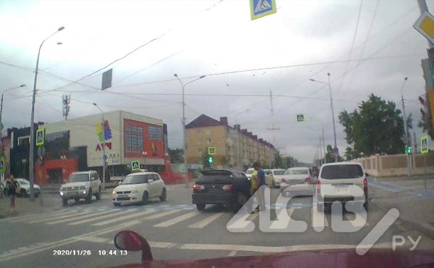 Затор образовался в Южно-Сахалинске из-за ДТП
