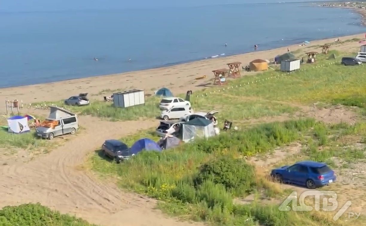 "Творится беспредел": шумные компании на море мешают отдыхать жителям села в Холмском районе