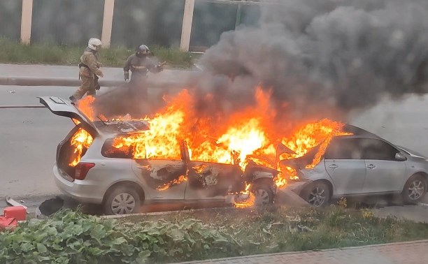 "Отличная работа пожарных": сахалинец снял, как тушили горящие авто в Южном