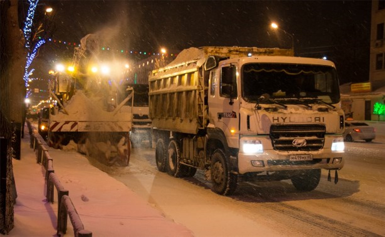 В Южно-Сахалинске сегодня ночью снегоуборочная техника будет работать на 11 улицах