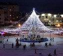 В Корсакове зажгли огни на главной новогодней ёлке города