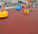 Новые детские площадки установили в Холмске