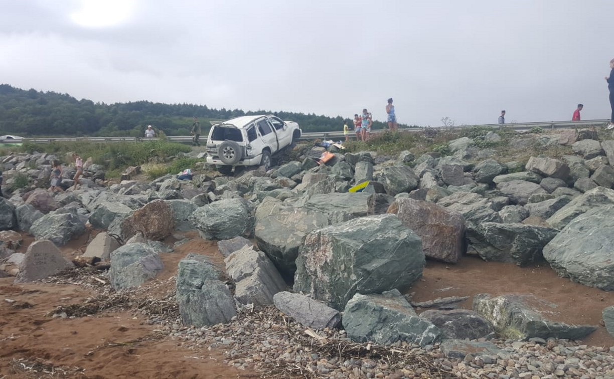В перевернувшемся Nissan Terrano в Корсаковском районе пострадала пассажирка