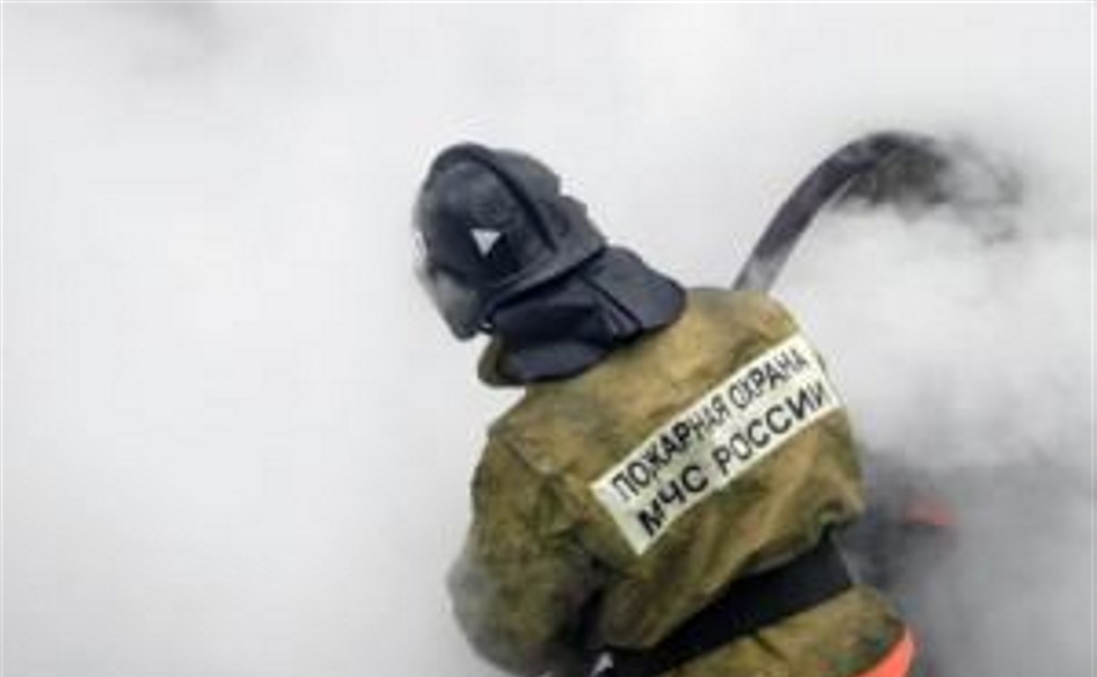 Постройка полыхала на улице в Поронайске Постройка полыхала на улице в Поронайске