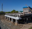 В Южно-Сахалинске продолжается устройство береговых опор моста через Сусую