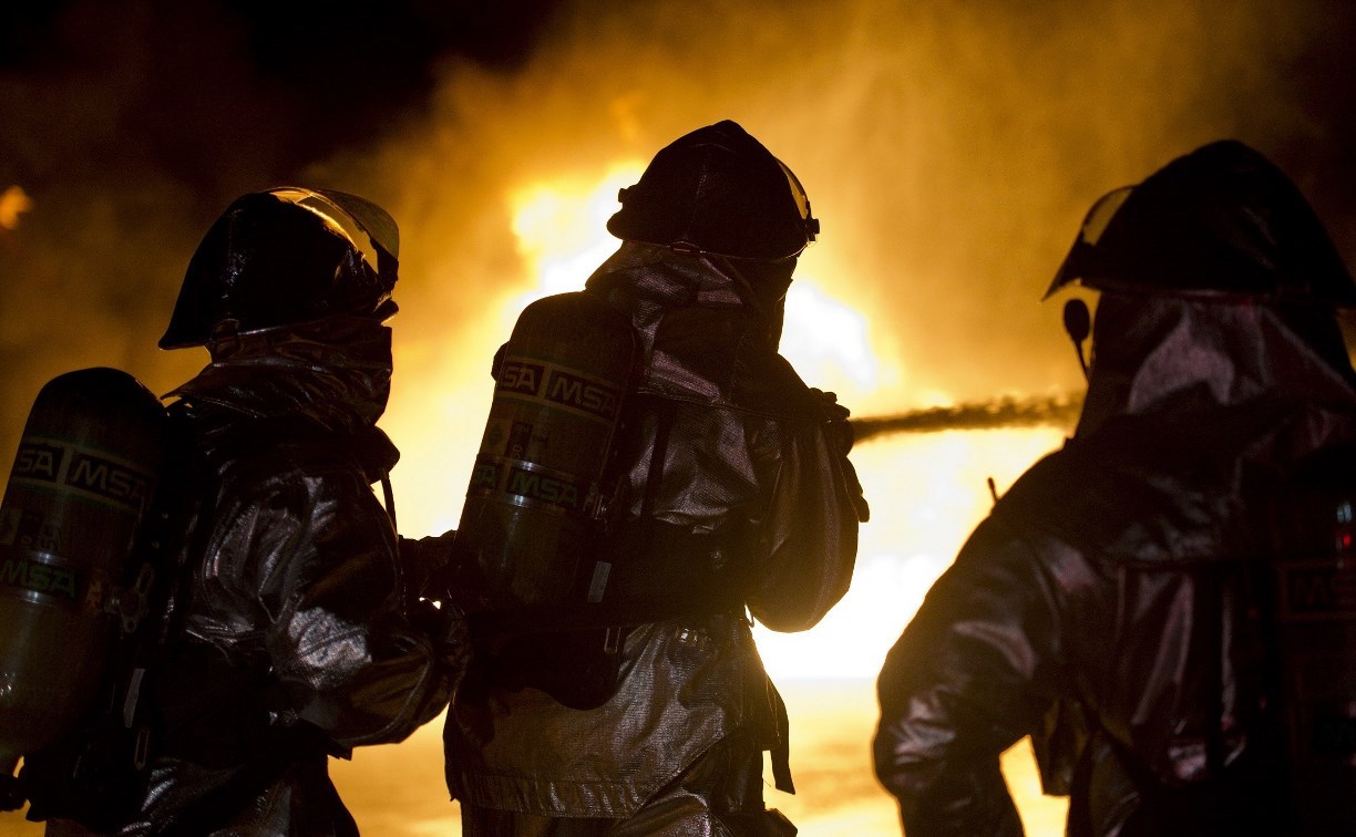 Пожар в многоквартирном доме случился на Северных Курилах 