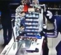 Вооруженные преступники ограбили ночью магазин в Поронайске