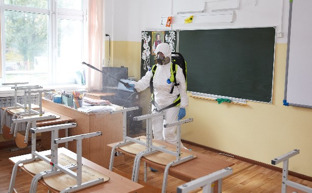 Дезинфекцию проводят в школах Южно-Сахалинска во время вынужденных каникул 
