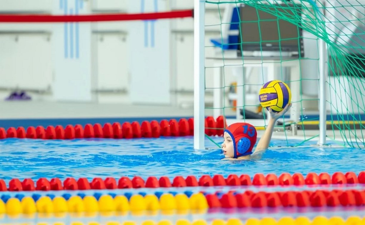 Участниками ватерпольного турнира "Сахалинские Сивучи" стали восемь команд